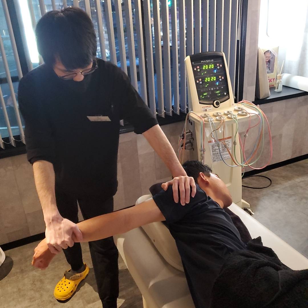 津市でストレッチとスポーツ外傷を得意とする、あやめ整骨院です!　