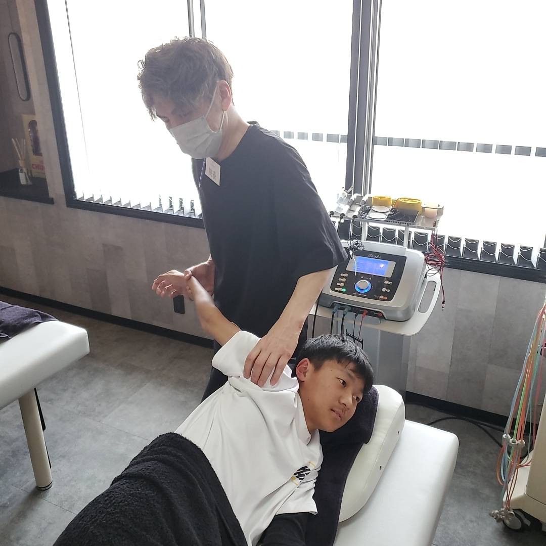 津市でストレッチとスポーツ外傷を得意とする、あやめ整骨院です!　