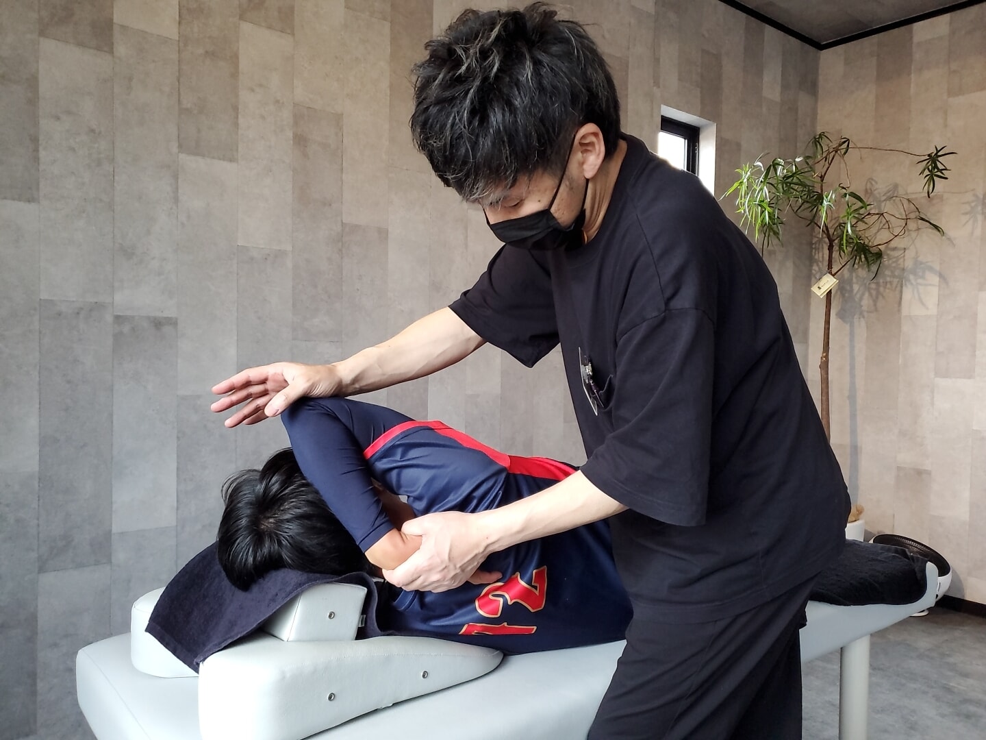 津市でストレッチとスポーツ外傷を得意とする、あやめ整骨院です!　